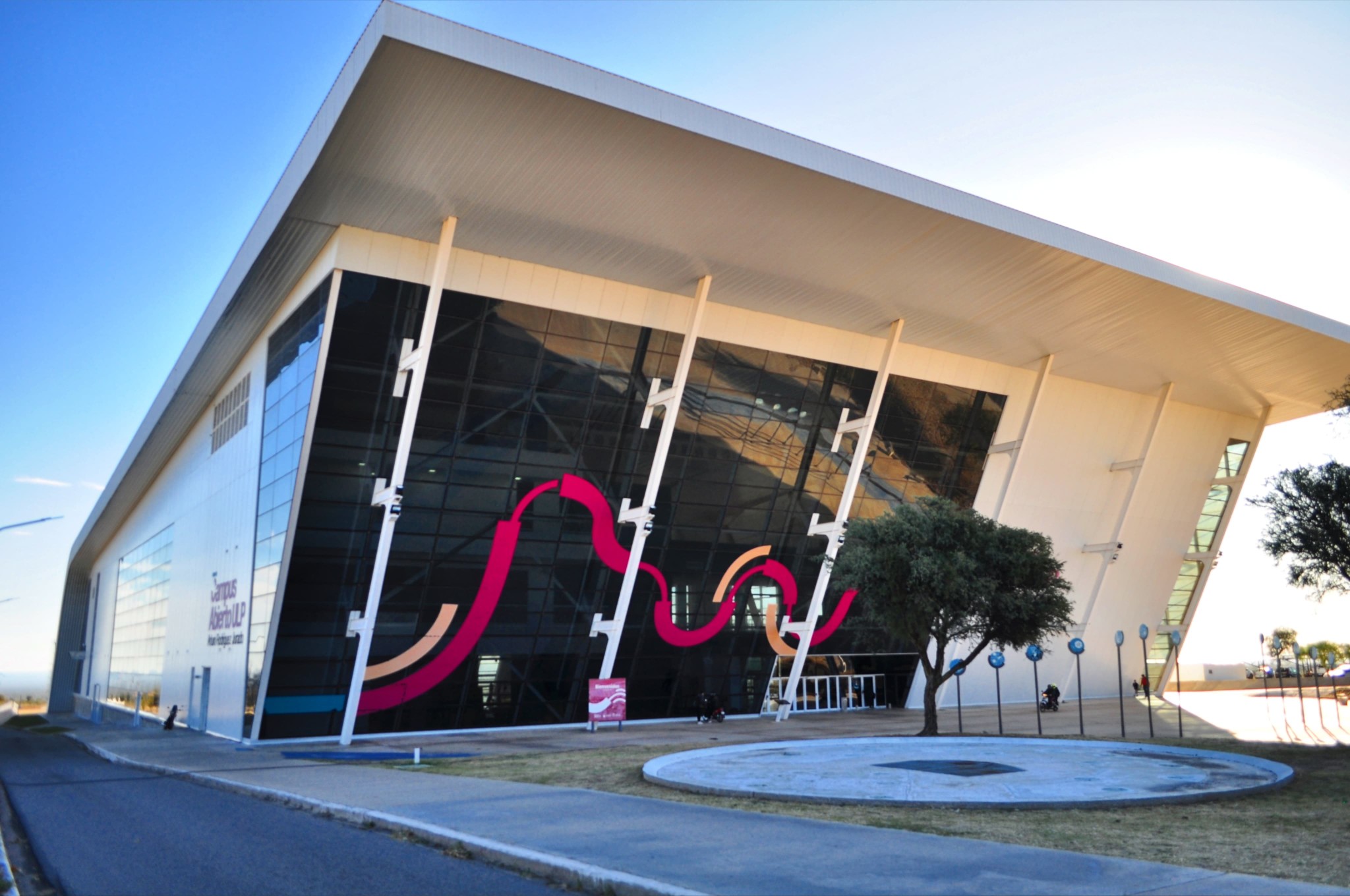 504669878_1297645795696614_6043130176195613644_n